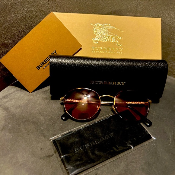 Burberry Sunglasses - Picture 1 of 1